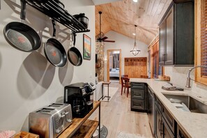 Casa, letti multipli, patio, vista montagna (Banner Bear) | Cucina privata | Macchina per tè/caffè