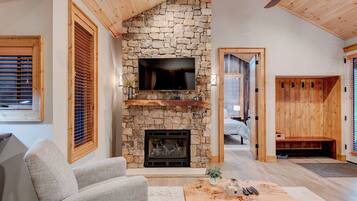 Rumah, Beberapa Tempat Tidur, patio, pemandangan gunung (Banner Bear) | Area keluarga | Perapian