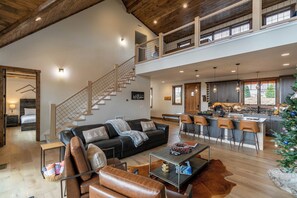 Cabin, Multiple Beds, Hot Tub, Mountain View (Mountain Time Lodge at Eagles Nest) | Interior - Mountain Time Lodge at Eagles Nest (Banner Elk)