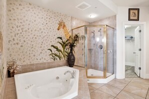 Shower, jetted tub, towels - Caribe Resort 1211C by Liquid Life (Orange Beach)