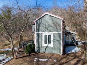 Exterior - A Parkway Cabin (Boone)