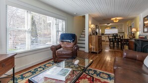 Unclassified image, 3 of 36, button - A Parkway Cabin (Boone)