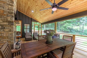 House, Multiple Beds, Patio, Mountain View (Golden Pines at Linville Falls) | In-room dining