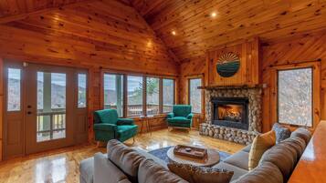 Cabin, Berbilang Katil, Hot Tub, Mountain View (River View Retreat) | Ruang tamu | Pendiangan