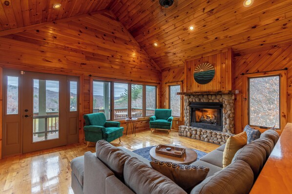 Living area - River View Retreat (Boone)