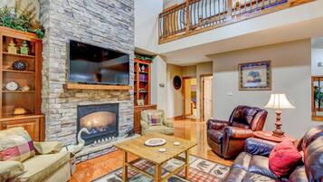 House, Multiple Beds, Patio, Mountain View (Delightful Views at Elkmont) | Living area | Fireplace