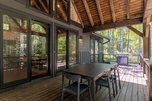 Outdoor dining - BaseCamp at Eagles Nest (Banner Elk)