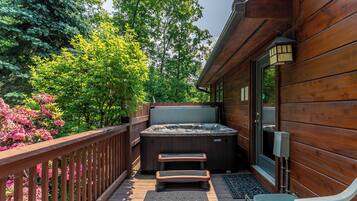 Cabin, Multiple Beds, Hot Tub, Mountain View (Raccoon's Paw Lodge) | Terrace/patio
