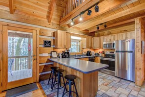 House, Multiple Beds, Hot Tub, Mountain View (Soothing Waters) | Private kitchen - Soothing Waters (Vilas)