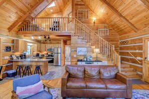 House, Multiple Beds, Hot Tub, Mountain View (Soothing Waters) | Living area - Soothing Waters (Vilas)