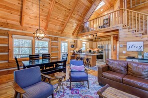 House, Multiple Beds, Hot Tub, Mountain View (Soothing Waters) | Interior - Soothing Waters (Vilas)