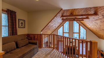 House, Multiple Beds, Patio, Mountain View (Bluestone Hollow) | Living area