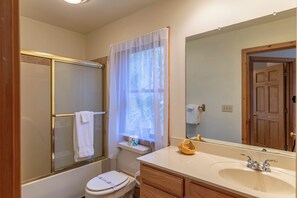 House, Multiple Beds, Patio, Mountain View (Bluestone Hollow) | Bathroom | Designer toiletries, towels, toilet paper - Bluestone Hollow (Banner Elk)