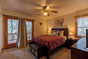 House, Multiple Beds, Patio, Mountain View (Bluestone Hollow) | 3 bedrooms, individually decorated, individually furnished, bed sheets - Bluestone Hollow (Banner Elk)
