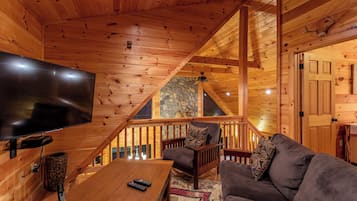 Cabin, Berbilang Katil, Patio, Mountain View (Bearadise at Blue Ridge) | Ruang tamu | Pendiangan