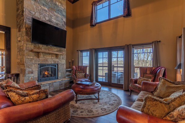 Cabane, plusieurs lits, patio, vue montagne (Heritage Lodge at Eagles Nest) | Coin séjour