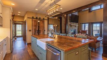 Cabin, Multiple Beds, Patio, Mountain View (Heritage Lodge at Eagles Nest) | Private kitchen | Coffee/tea maker