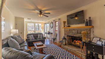 Cabin, Multiple Beds, Patio, Mountain View (Sky Laurel Cottage) | Living area | Fireplace