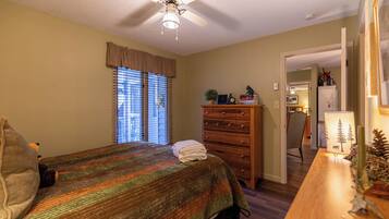 Condo, 2 Katil Ratu (Queen), Patio, Mountain View (Bear Pause) | 2 bilik tidur, dihias secara berasingan