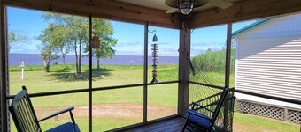 The Pelican Cottage on The Albemarle Sound with waterviews in nearly every room