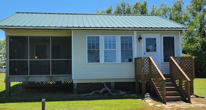 The Pelican Cottage on The Albemarle Sound with waterviews in nearly every room