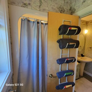 Dusche, Handtücher, Seife, Shampoo