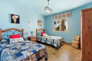 4 bedrooms, bed sheets - Villa Mi Casa Nueva (Torrox)