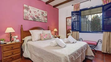 2 dormitorios, tabla de planchar con plancha, ropa de cama