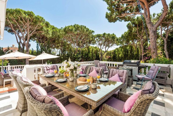 Outdoor dining - Villa Bugainvillas (Mijas)