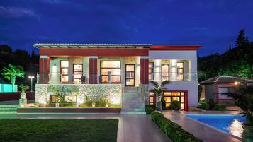 Villa (4 Bedrooms) | Exterior