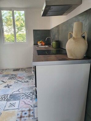 Réfrigérateur, micro-ondes, four, lave-vaisselle