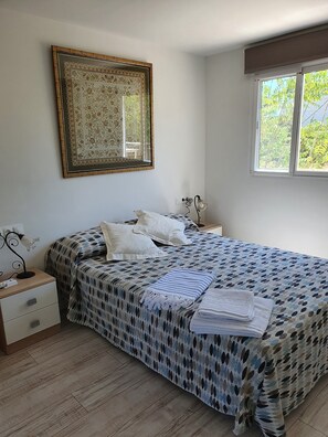 2 chambres, bureau, fer et planche Ă repasser, accĂšs au Wi-Fi (inclus)