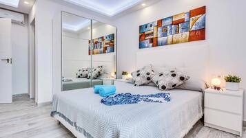 4 dormitorios, tabla de planchar con plancha, ropa de cama