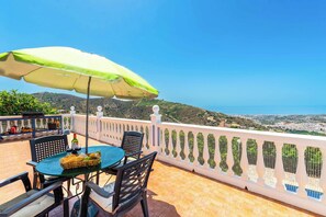 รับประทานอาหารกลางแจ้ง