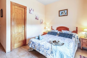 2 Schlafzimmer, Bügeleisen/Bügelbrett, Bettwäsche