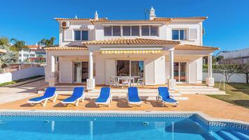 Villa (4 Bedrooms) | Front of property