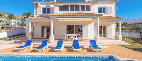 Villa (4 Bedrooms) | Front of property