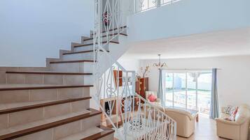 Villa (4 Bedrooms) | Interior