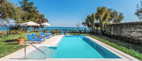 Villa (4 Bedrooms) | Interior