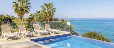 Villa (4 Bedrooms) | Front of property