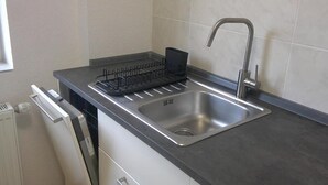 コンドミニアム バルコニー | 専用キッチン | 冷蔵庫、電子レンジ、オーブン、コンロ