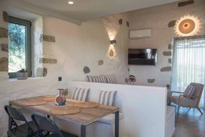 Dining - Afentiko Pigadi (Pylos-Nestoras)