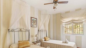 5 bedrooms, bed sheets - Villa Las Cadas (Frigiliana)