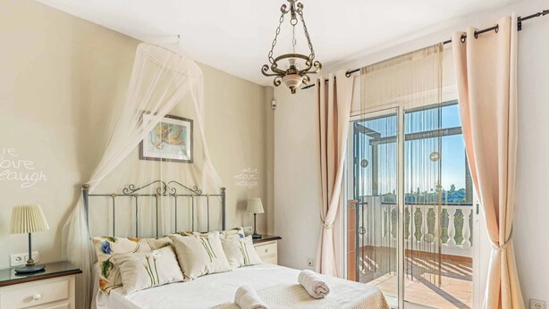 5 bedrooms, bed sheets - Villa Las Cadas (Frigiliana)