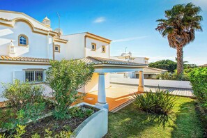Villa (4 Bedrooms) | Extérieur