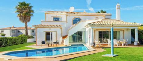Villa (4 Bedrooms) | Front of property
