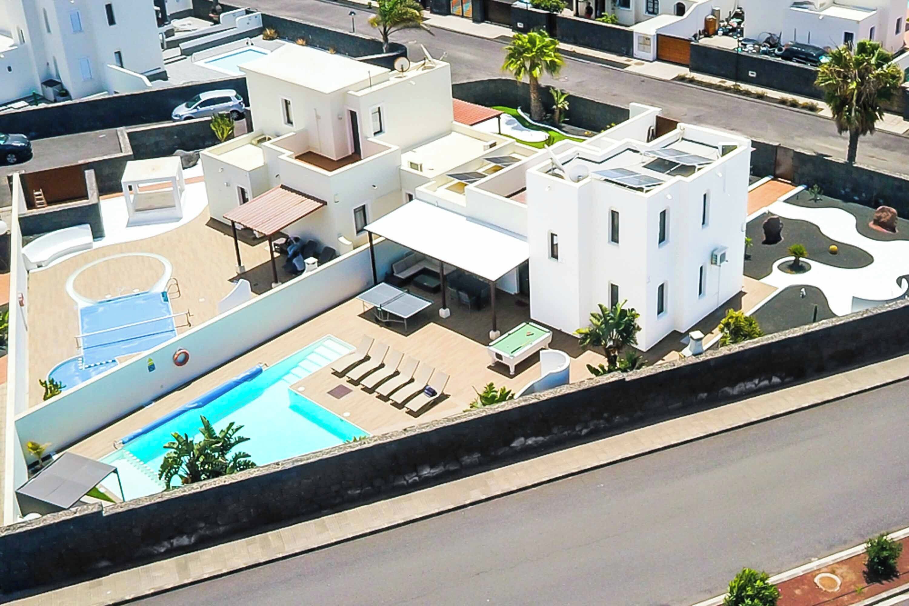 Villa (3 Bedrooms) | Exterior