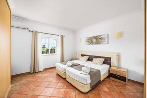 3 habitaciones y ropa de cama