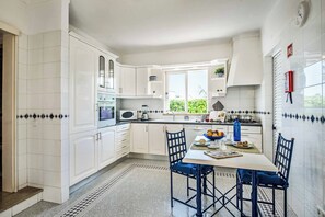 Villa (Multiple Bedrooms) | Intérieur