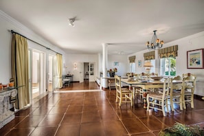 Villa (Multiple Bedrooms) | Interior - Villa Candeias (Albufeira)